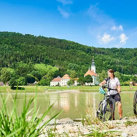 Gasthof-pension Luger Wesenufer