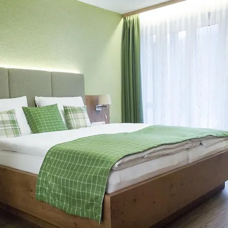 Gasthof-pension Luger Hotell Wesenufer