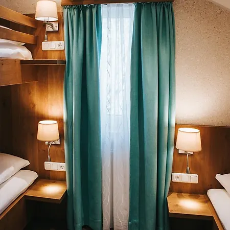 Gasthof-pension Luger Hotell Wesenufer