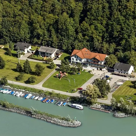 Gasthof-pension Luger 4* Wesenufer