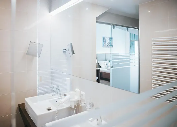 Otel Gasthof-pension Luger Wesenufer